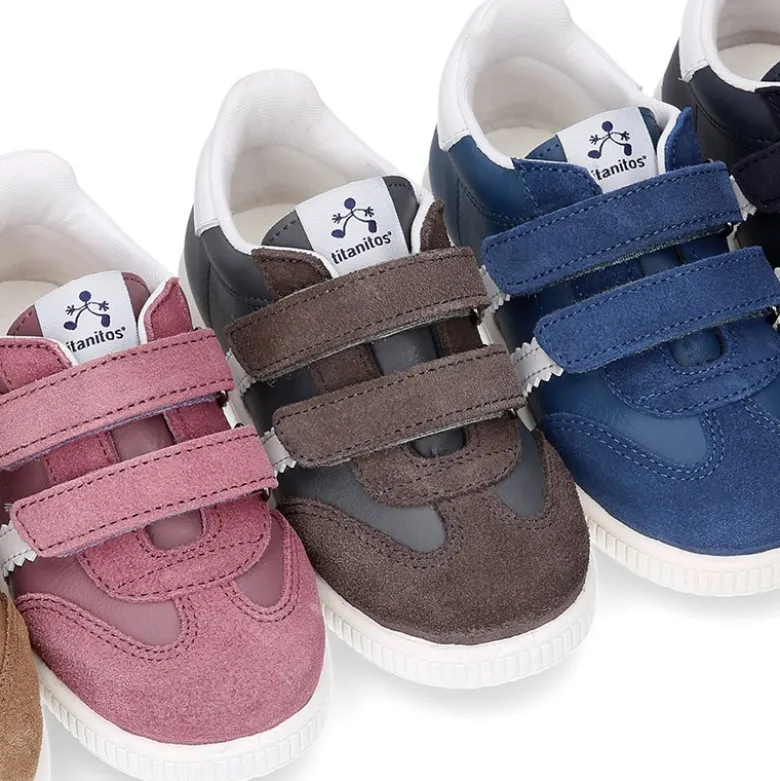 Zapatilla tipo Tenis niños sin cordones en piel napa combinada con piel serraje.