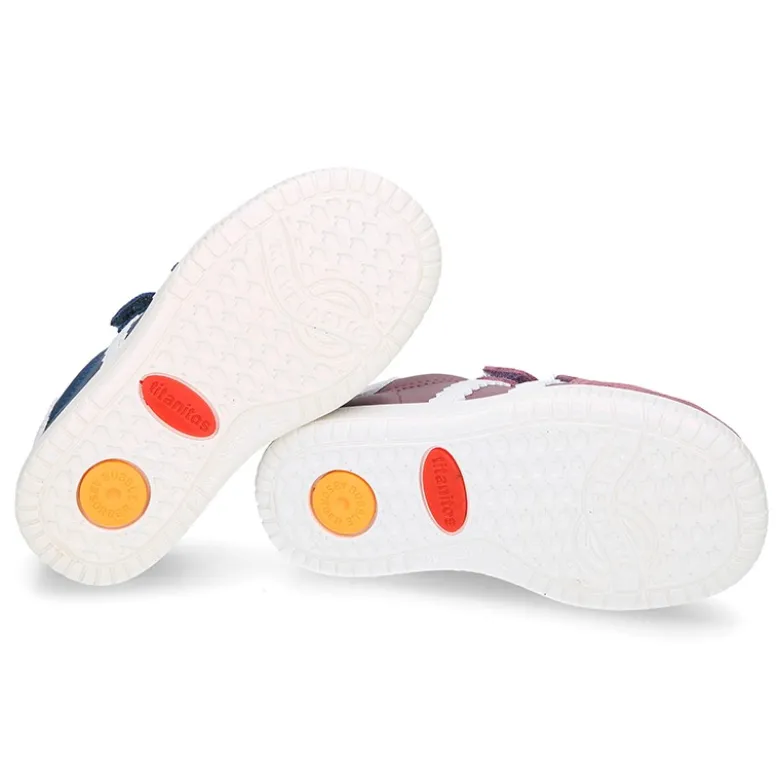 Zapatilla tipo Tenis niños sin cordones en piel napa combinada con piel serraje.