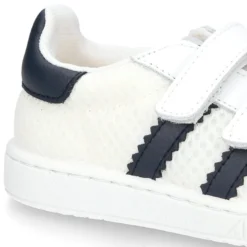 Zapatilla VERANO sin cordones y con rayas laterales en piel lavable combinada con lona rejilla.