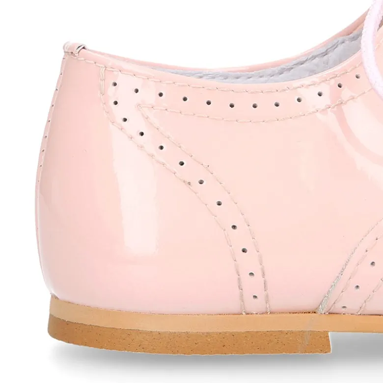Zapatito niño inglesito clásico en piel charol colores dulces.