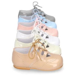 Zapatito niño inglesito clásico en piel charol colores dulces.