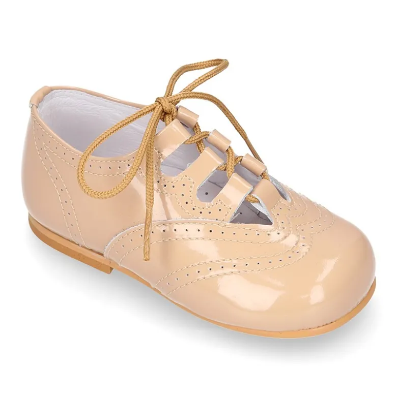 Zapatito niño inglesito clásico en piel charol colores dulces.