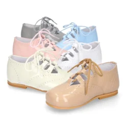 Zapatito niño inglesito clásico en piel charol colores dulces.