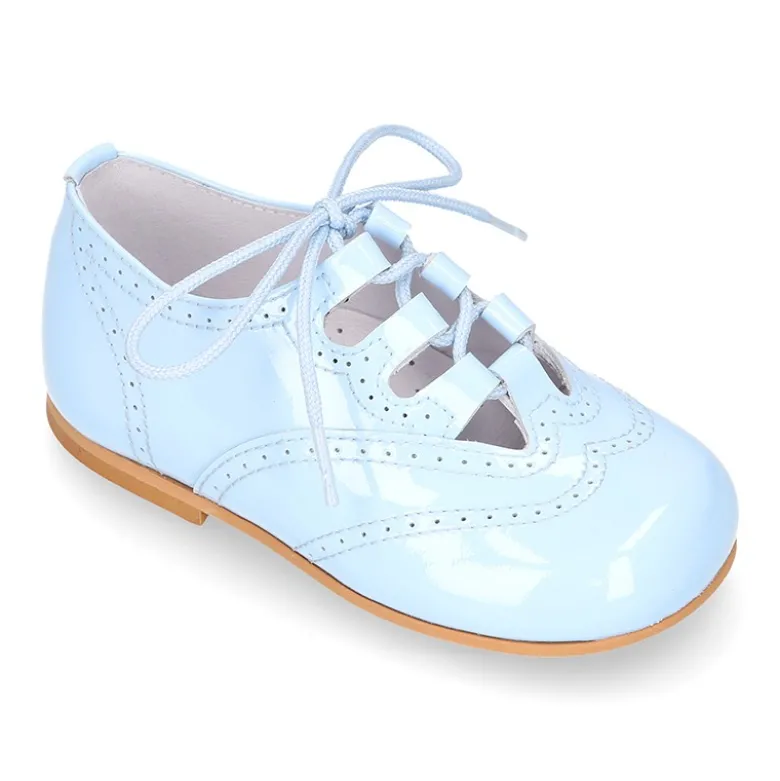 Zapatito niño inglesito clásico en piel charol colores dulces.