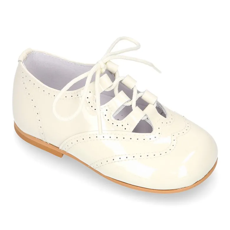 Zapatito niño inglesito clásico en piel charol colores dulces.