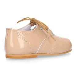 Zapatito niño inglesito clásico en piel charol colores dulces.
