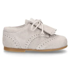 Zapatito niño tipo Blucher con lengüeta y picados en serraje PRIMAVERA.