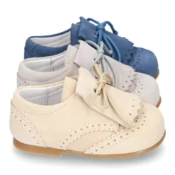 Zapatito niño tipo Blucher con lengüeta y picados en serraje PRIMAVERA.