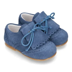 Zapatito niño tipo Blucher con lengüeta y picados en serraje PRIMAVERA.