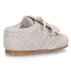 Zapatito niño tipo Blucher con lengüeta y picados en serraje PRIMAVERA.