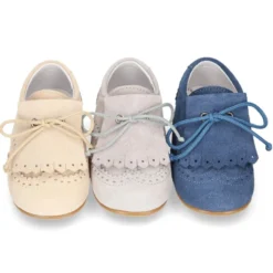 Zapatito niño tipo Blucher con lengüeta y picados en serraje PRIMAVERA.