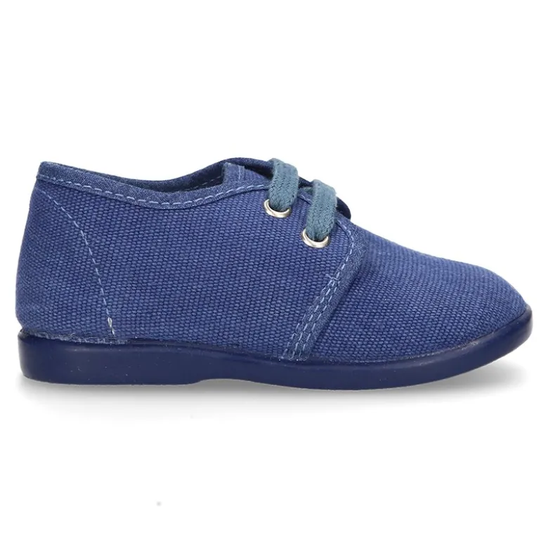 Zapatito tipo Blucher con cordones en lona efecto lavado.