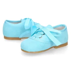 Zapatito tipo blucher con lazo en ante.