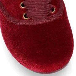 Zapatito tipo Blucher en terciopelo con lazos para mayores.