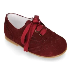 Zapatito tipo Blucher niño con lazo y picados en serraje.