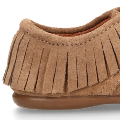 Zapatito tipo Blucher Niños y Niñas con flecos y cordones en piel serraje.