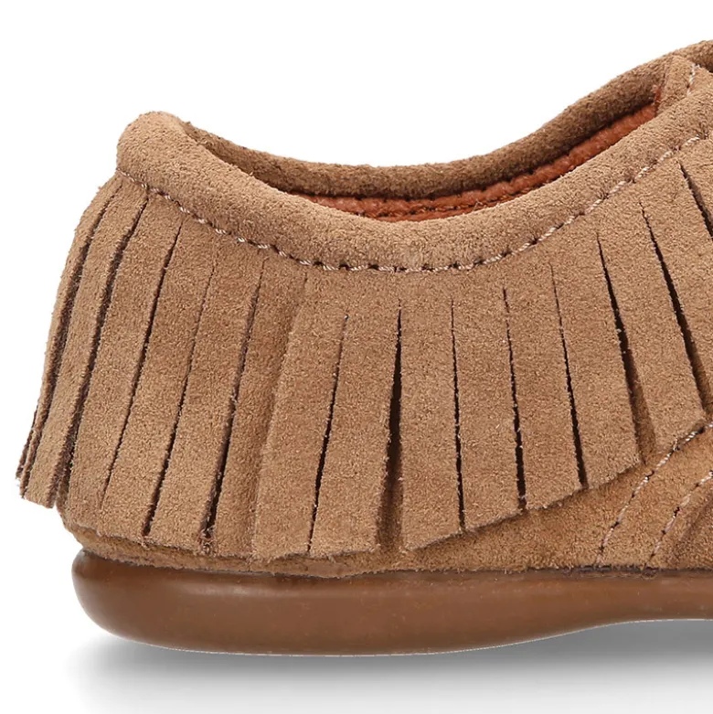 Zapatito tipo Blucher Niños y Niñas con flecos y cordones en piel serraje.