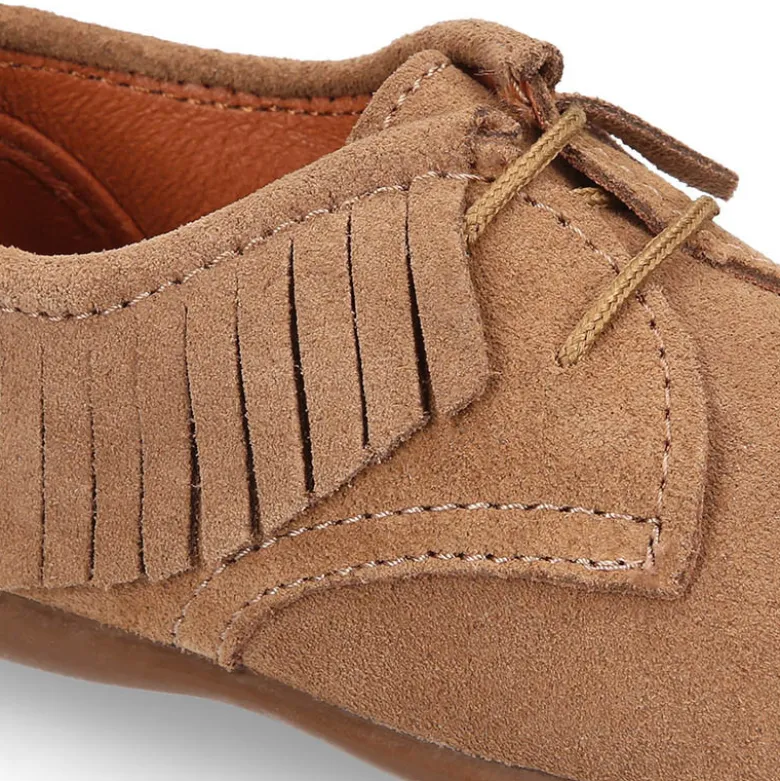 Zapatito tipo Blucher Niños y Niñas con flecos y cordones en piel serraje.