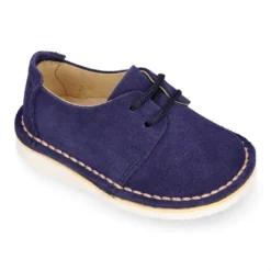 Zapatito tipo blucher primavera con cordones en serraje.
