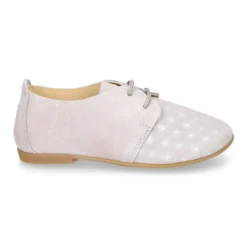 Zapatito tipo Blucher primavera con cordones en serraje con destellos.