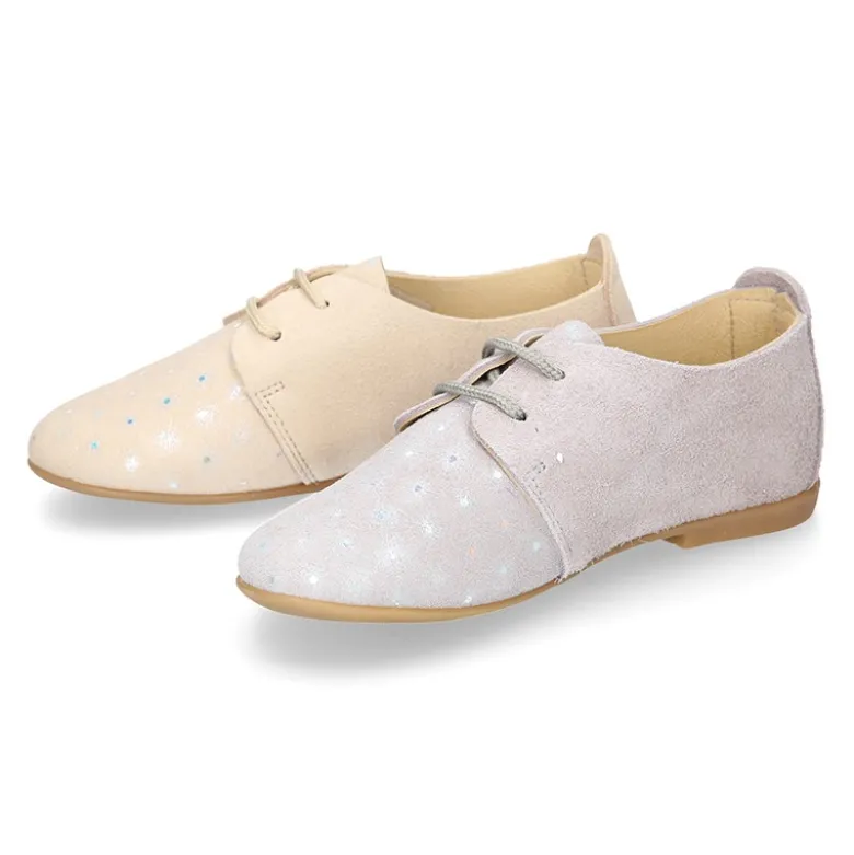 Zapatito tipo Blucher primavera con cordones en serraje con destellos.