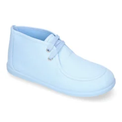 Zapatito tipo walabi con cordones en lona piqué.