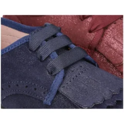 Zapato clásico tipo Blucher con FLECOS en piel serraje metalizado.