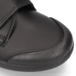 Zapato colegial niño OKAA tipo Blucher sin cordones y puntera reforzada en piel lavable.