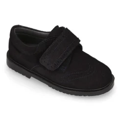 Zapato colegial niño tipo Blucher sin cordones y diseño pala vega en piel serraje.