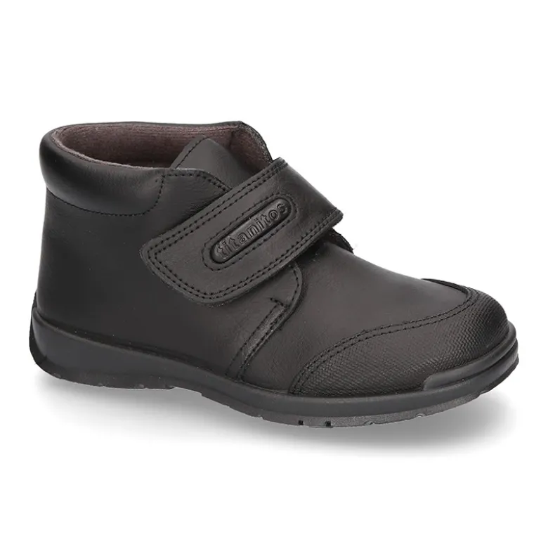 Zapato colegial niño tipo Botita sin cordones en piel lavable.