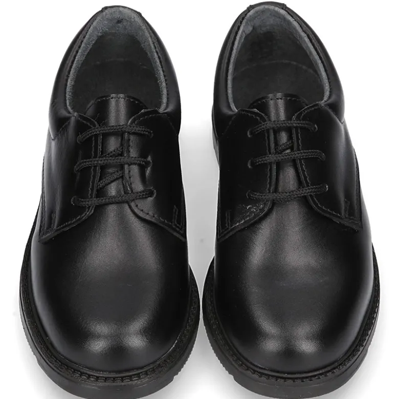 Zapato colegial tipo Blucher con cordones en piel lisa Boxcalf.