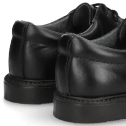 Zapato colegial tipo Blucher con cordones en piel lisa Boxcalf.