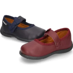 Zapato colegial tipo Mercedita con cierre adherente con lazo en piel lavable para niñas pequeñas.