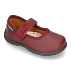 Zapato colegial tipo Mercedita con cierre adherente con lazo en piel lavable para niñas pequeñas.