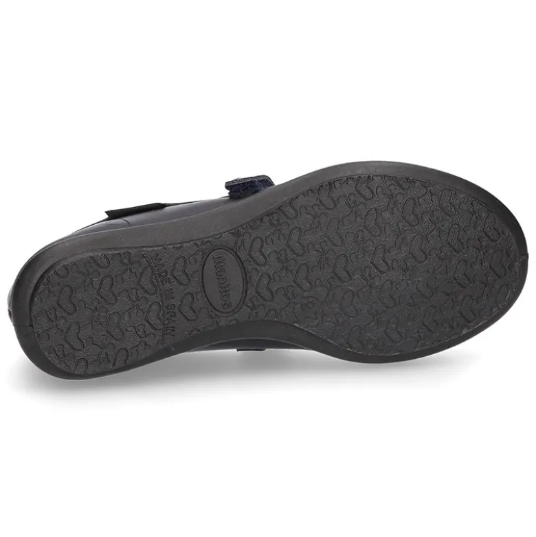 Zapato colegial tipo Mercedita con cierre adherente y lazo en piel lavable para niñas.