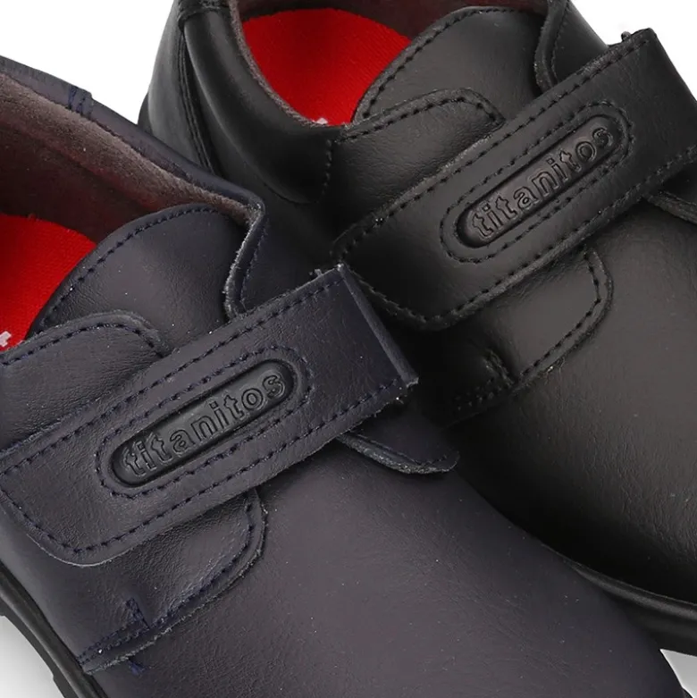 Zapato colegio tipo Blucher sin cordones en piel lavable.
