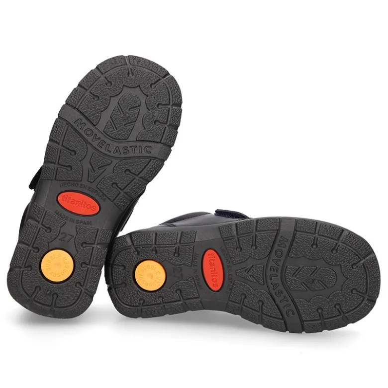 Zapato colegio tipo Blucher sin cordones en piel lavable.