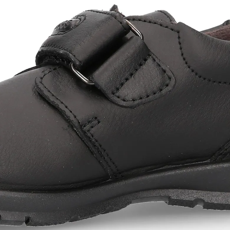 Zapato colegio tipo Blucher sin cordones en piel lavable.