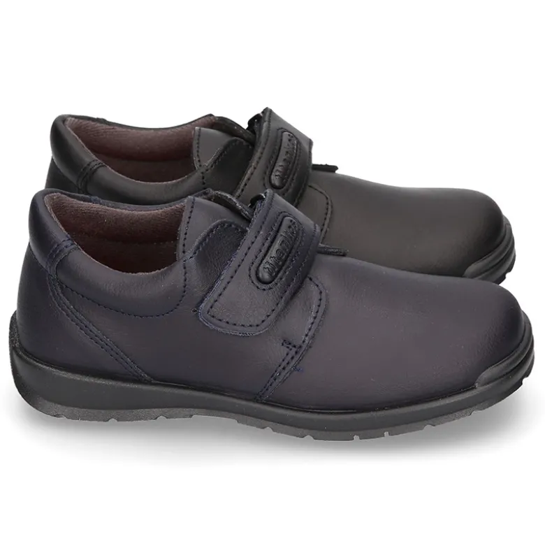 Zapato colegio tipo Blucher sin cordones en piel lavable.