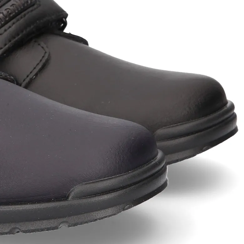 Zapato colegio tipo Blucher sin cordones en piel lavable.