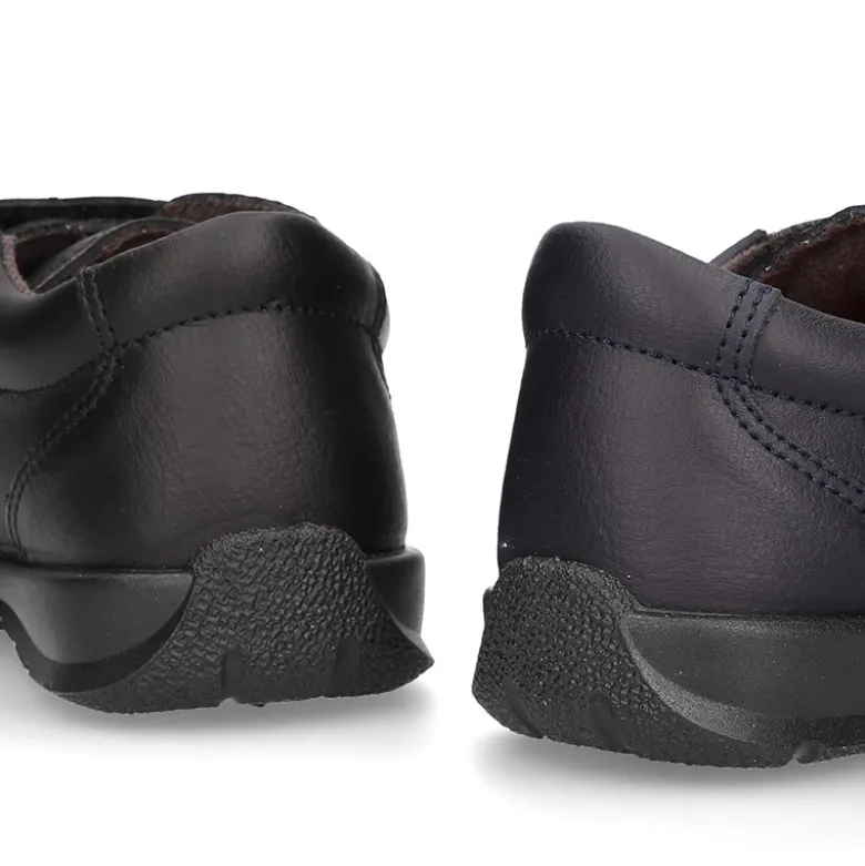 Zapato colegio tipo Blucher sin cordones en piel lavable.
