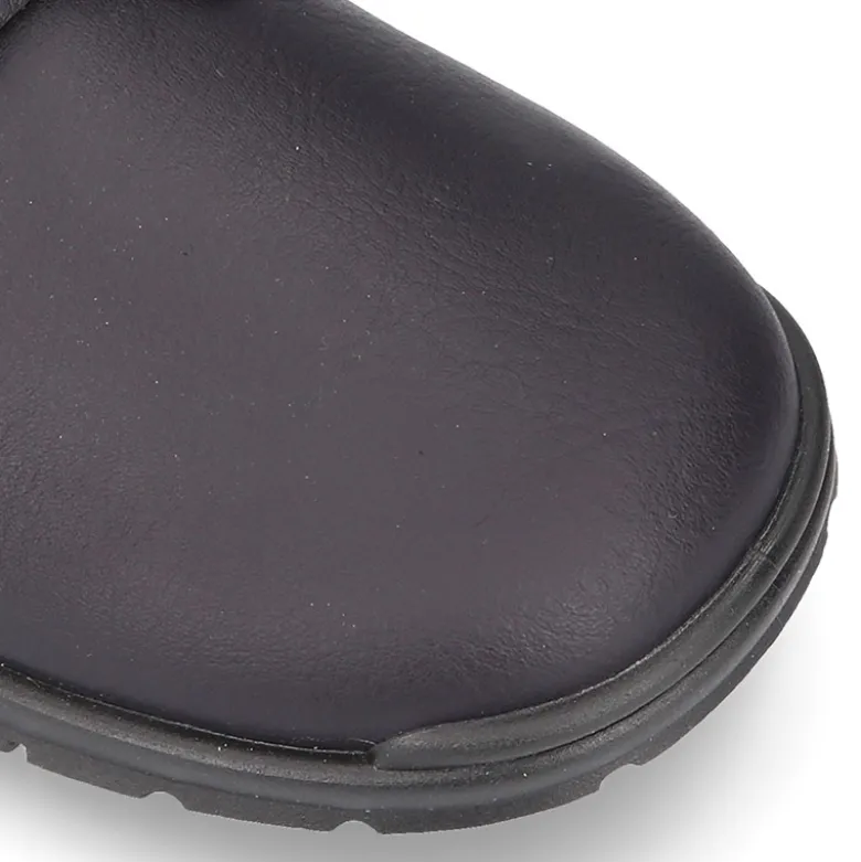 Zapato colegio tipo Blucher sin cordones en piel lavable.