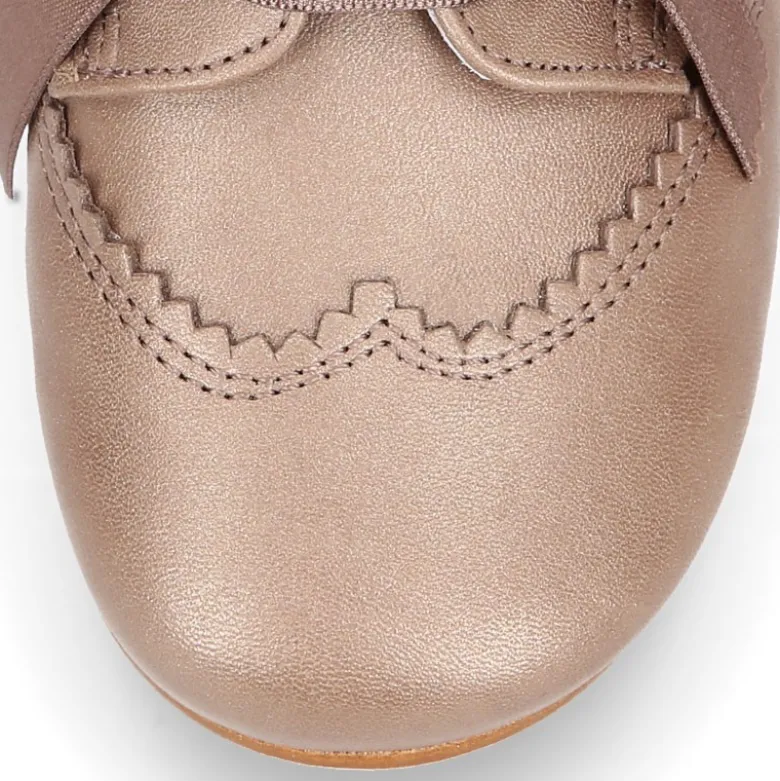 Zapato Niña tipo Blucher estilizado en piel LAMINADA COBRE.