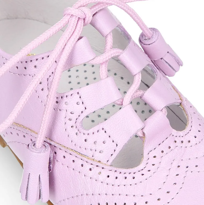 Zapato niño INGLES con cordones y borlas en piel napa LILA.