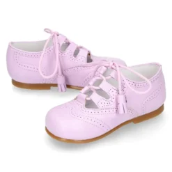 Zapato niño INGLES con cordones y borlas en piel napa LILA.