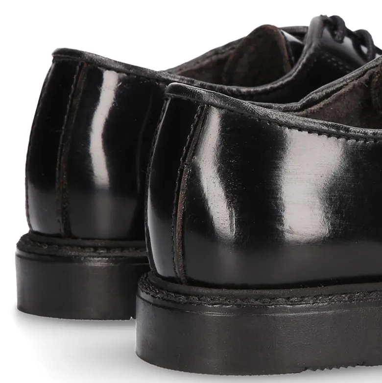 Zapato tipo blucher con cordones en piel antik