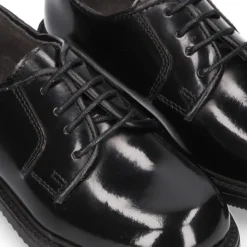 Zapato tipo blucher con cordones en piel antik
