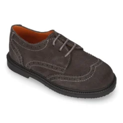 Zapato vestir Niño tipo Blucher con cordones y picados en piel Serraje.