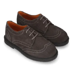 Zapato vestir Niño tipo Blucher con cordones y picados en piel Serraje.