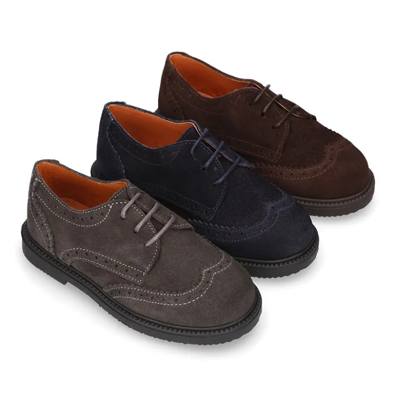 Zapato vestir Niño tipo Blucher con cordones y picados en piel Serraje.